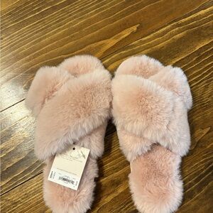 Lauren Conrad Brand New Cozy Pink Faux Fur Slippers